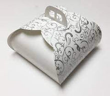 Cargar imagen en el visor de la galería, Caja Tarta Mariposa con Asas 30x30x13cm