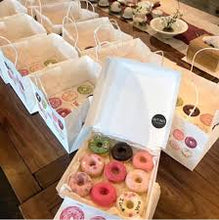 Load image into Gallery viewer, Pastry Box 16x14x6cm